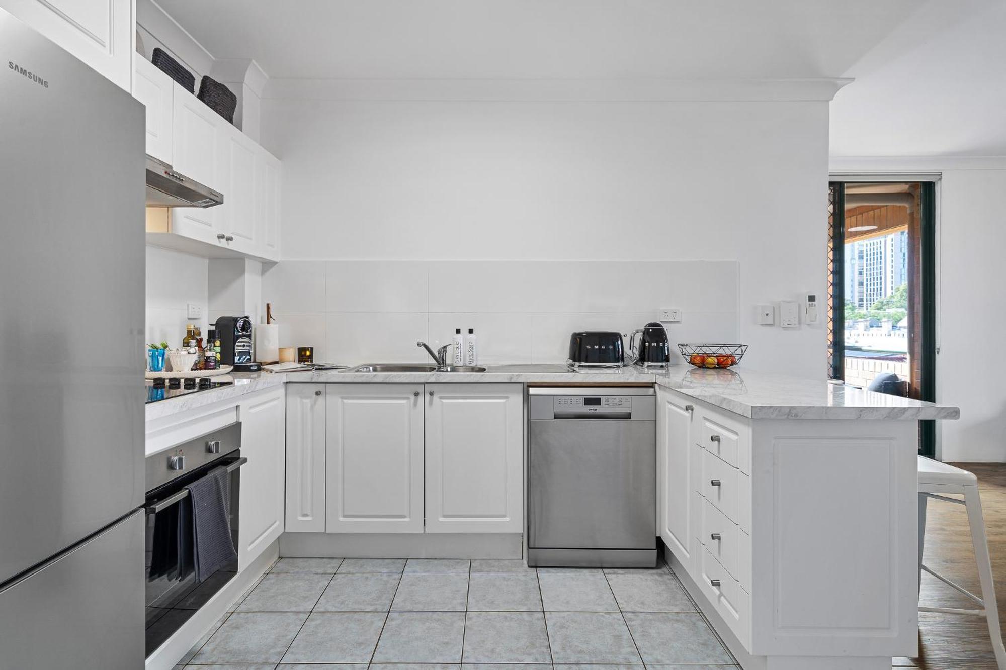 The Downtown Retreat - Heart Of Redfern Apartment